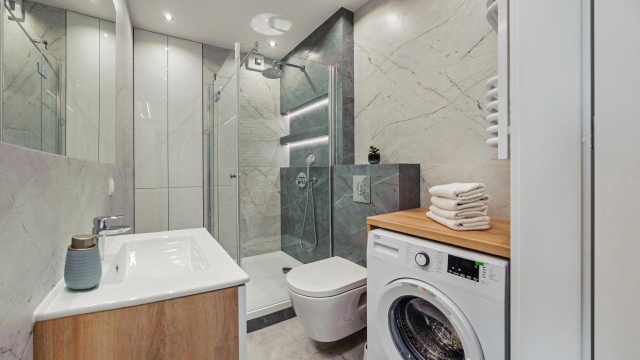 Apartamenty Sun & Snow Doki Gdańsk Exteriör bild